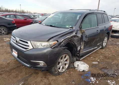 2012 Toyota Highlander Se V6 z USA, uszkodzony, nr VIN 5TDBK3EH2CS142967